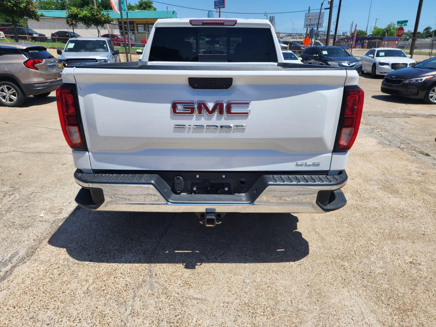 2019 Silver GMC Sierra 1500 SLE Double Cab 4WD (1GTR9BED8KZ) with an 5.3L V8 OHV 16V engine, 6A transmission, located at 945 E. Jefferson Blvd, Dallas, TX, 75203, (214) 943-7777, 32.752514, -96.811630 - Photo#3